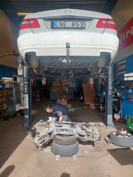 Mecanic auto in Suedia EURO 2400.- net / in mana